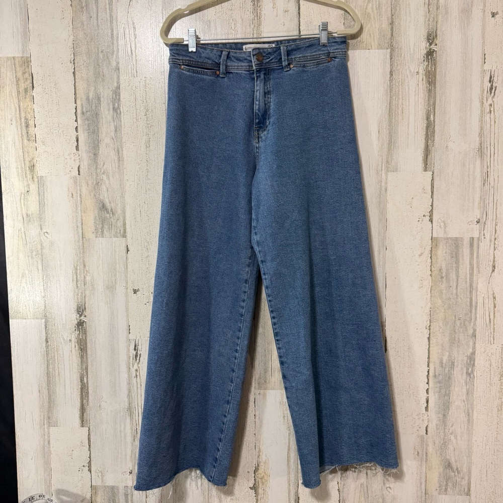 Stradivarius Wide-Leg Jeans in Classic Blue